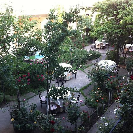 Hostel Tropical 드로베타 투르누 세베린 외부 사진