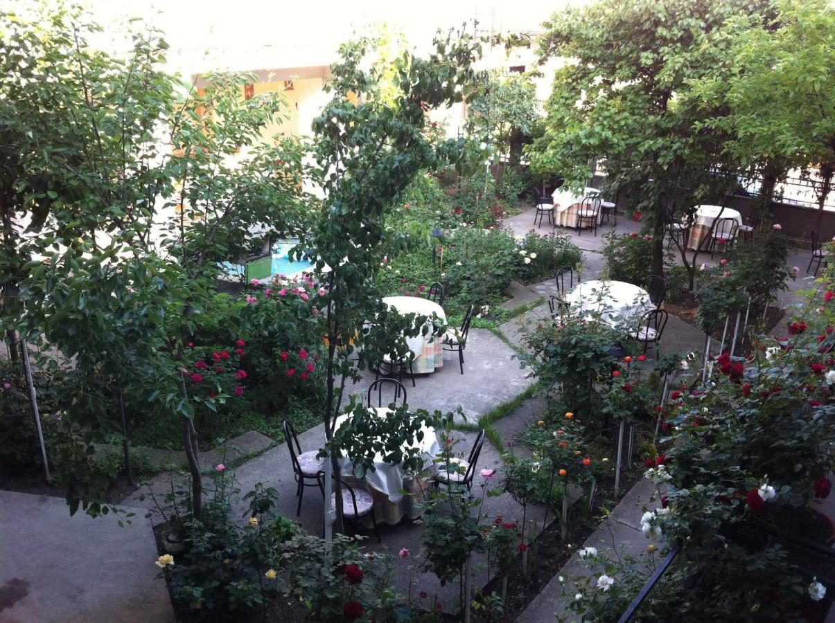 Hostel Tropical 드로베타 투르누 세베린 외부 사진