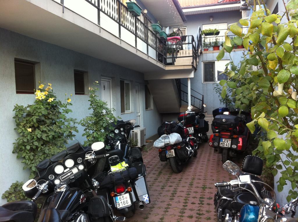 Hostel Tropical 드로베타 투르누 세베린 외부 사진