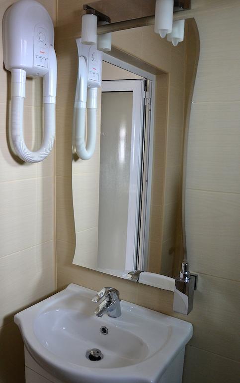 Hostel Tropical 드로베타 투르누 세베린 외부 사진