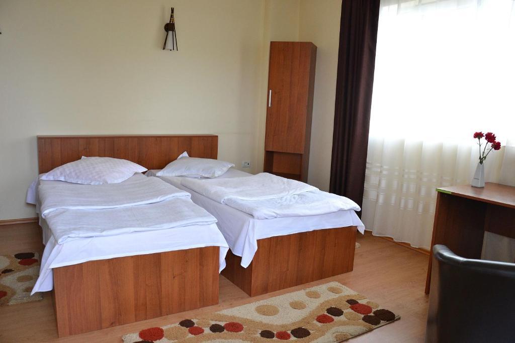 Hostel Tropical 드로베타 투르누 세베린 외부 사진
